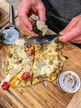 Φόρτωση εικόνας στο εργαλείο προβολής Συλλογής, Everything But the Pizza Seasoning | All Natural | Non GMO | 1.0 oz (28 g) | Gourmet Spice Mix |  Artisanal Rub | Seasoning Pack | Magnetic Tin
